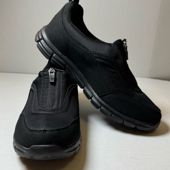 Good Soles by Catherine’s Black Slip On Sneakers - Picture 1 of 10